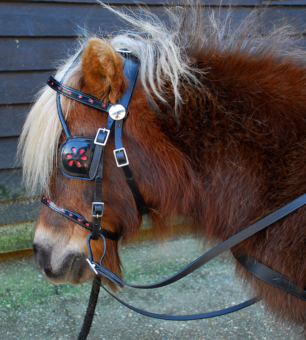 Windsor Miniature Leather Driving Harness – Patent Trim with Red Detailing Windsor Miniature Leather Driving Harness – Patent Trim with Red Detailing