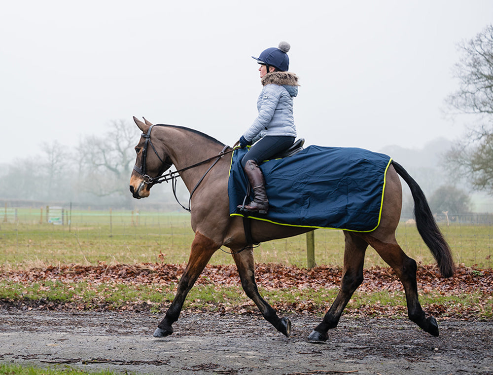 Rhinegold 3/4 Length Cutaway Design Waterproof Ride-On Rug Rhinegold 3/4 Length Cutaway Design Waterproof Ride-On Rug