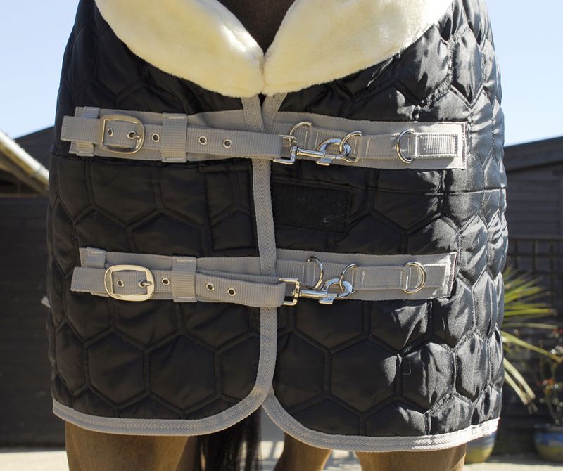 Rhinegold Detroit Hexagon Stable Quilted Rug Rhinegold Detroit Hexagon Stable Quilted Rug